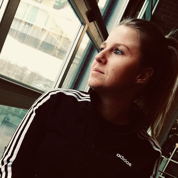 Meet your Posher, Jenny - Picture 5 of 5